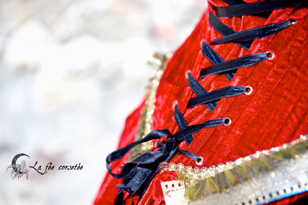 Corset cinéma rouge