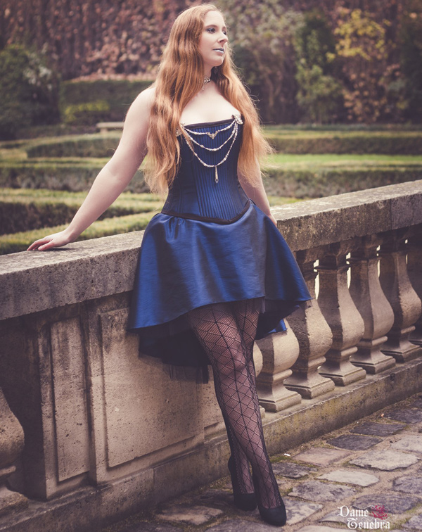 Corset victorien avec une jupe simple